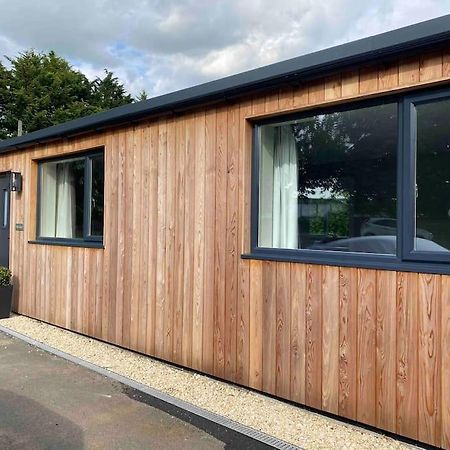 Larks Leaze Lodge, Steeple Ashton, Wiltshire Trowbridge Exterior photo