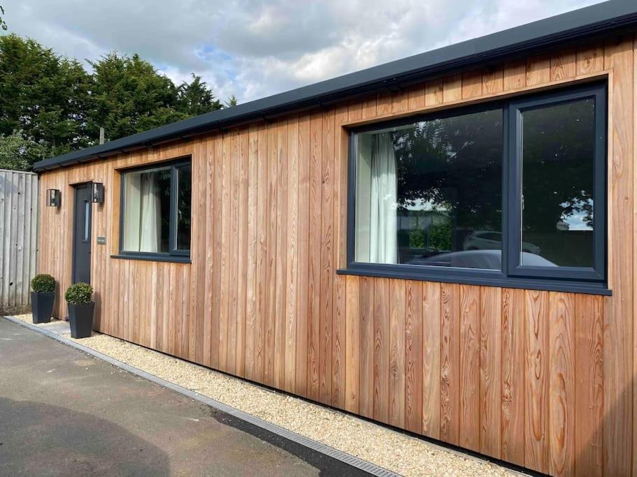 Larks Leaze Lodge, Steeple Ashton, Wiltshire Trowbridge Exterior photo