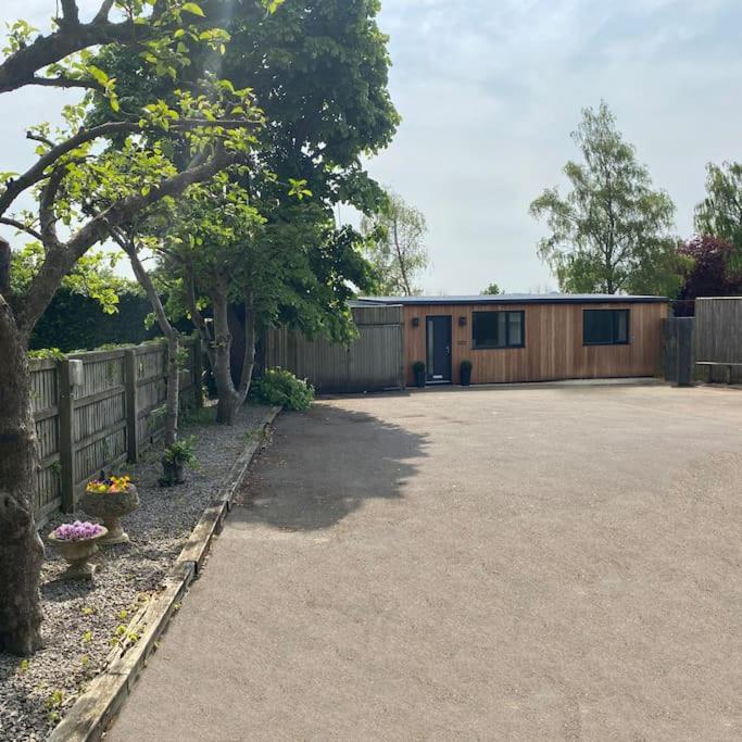 Larks Leaze Lodge, Steeple Ashton, Wiltshire Trowbridge Exterior photo