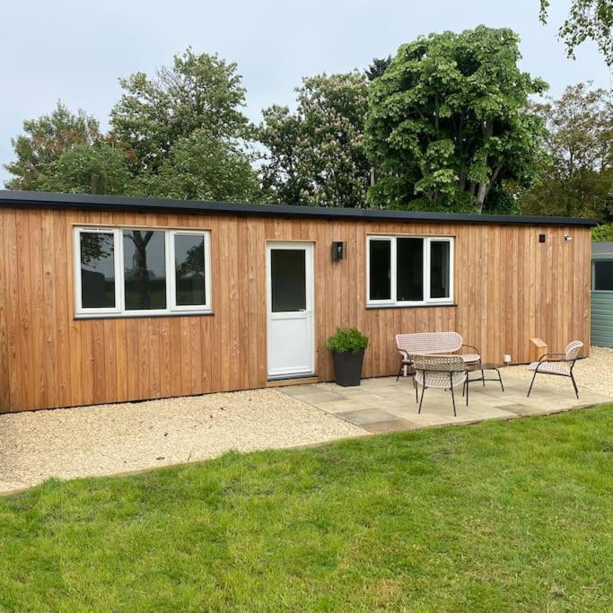 Larks Leaze Lodge, Steeple Ashton, Wiltshire Trowbridge Exterior photo