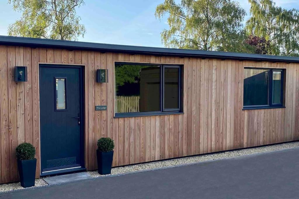 Larks Leaze Lodge, Steeple Ashton, Wiltshire Trowbridge Exterior photo